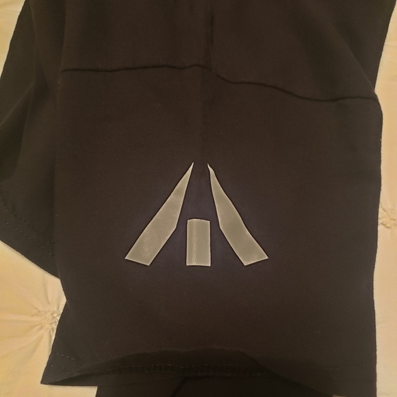 5/$25 Half Wolf T-shirt - Picture 3 of 3